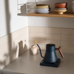 Fellow Stagg EKG PRO stone blue + walnut | Bouilloire électrique Gooseneck